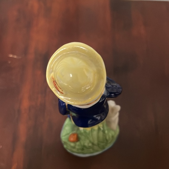 Vintage Figurine Boy with Rabbit, Gold Accents Unmarked but probably Japan - Picture 9 of 10